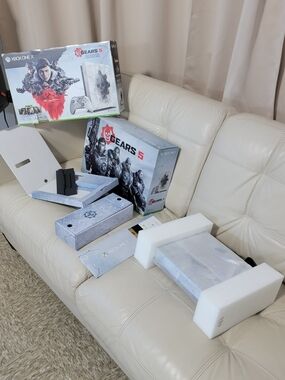XBOX 1x Gears 5 Limited Edition Console - White/Gray